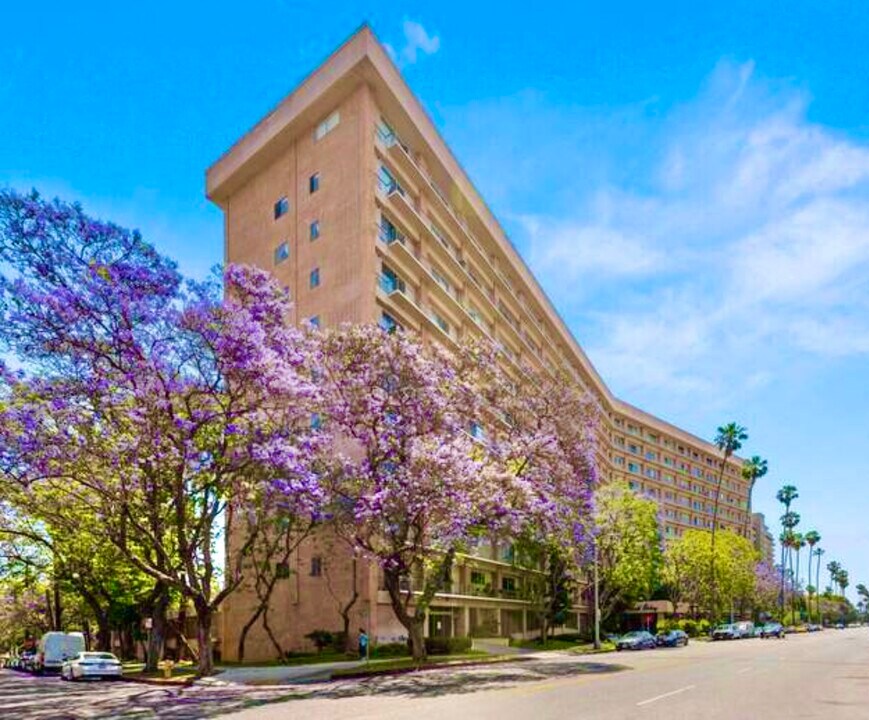 100 S Doheny Dr, Unit 211 in Los Angeles, CA - Foto de edificio