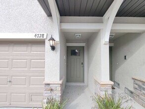 4728 Pickering Harbor Pl in Tampa, FL - Building Photo - Building Photo
