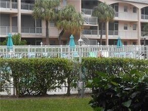 541 Blue Heron Dr in Hallandale Beach, FL - Building Photo - Building Photo