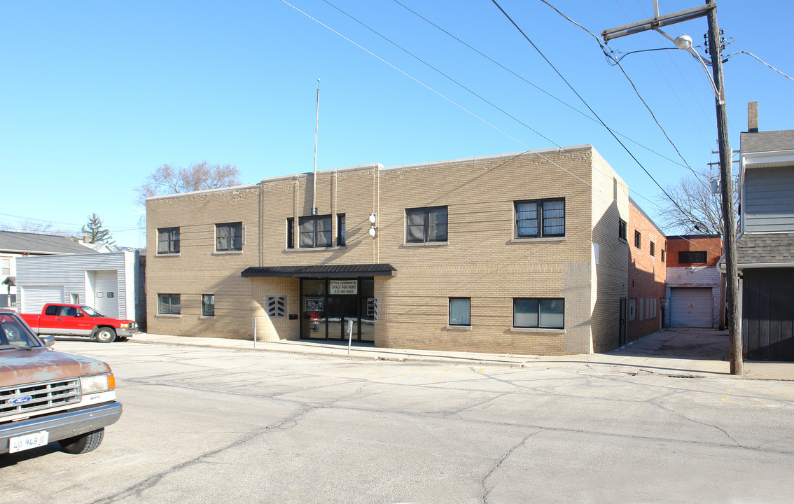 110 West Prairie in Marengo, IL - Foto de edificio