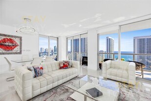 2600 E Hallandale Beach Blvd, Unit T2902 in Hallandale Beach, FL - Building Photo