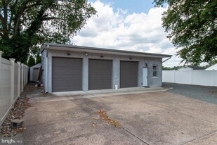 115 Samdin Blvd in Hamilton Township, NJ - Building Photo