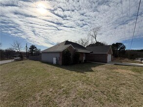 28 Kincardine Dr in Bella Vista, AR - Foto de edificio - Building Photo