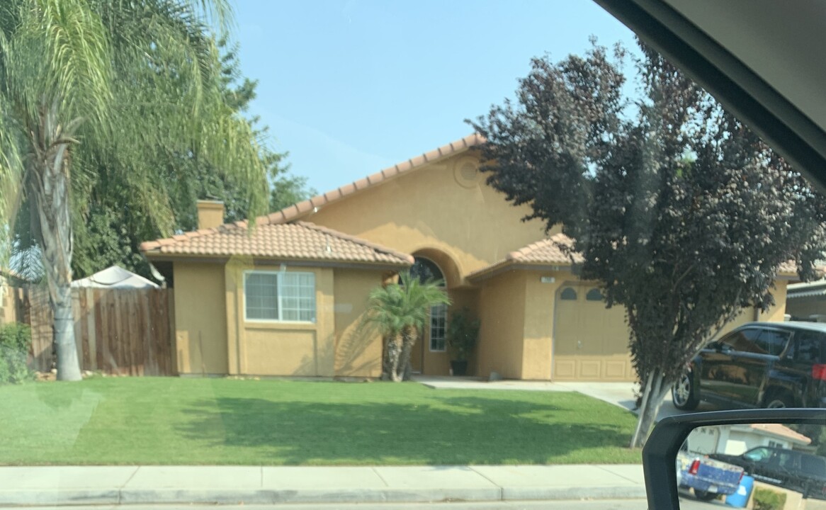 280 Lori Ln in Shafter, CA - Foto de edificio