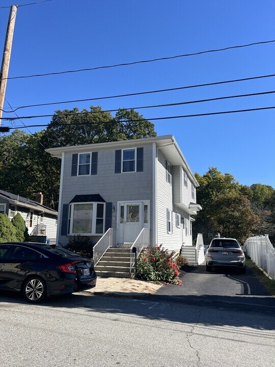 94 Indian Rd in Waltham, MA - Building Photo