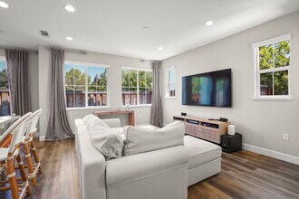 3893 Villa Vista Pl in Concord, CA - Building Photo - Building Photo
