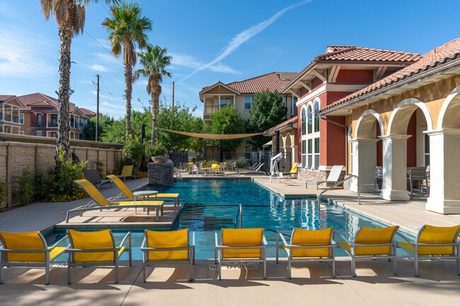 The Quest in El Paso, TX - Foto de edificio - Building Photo