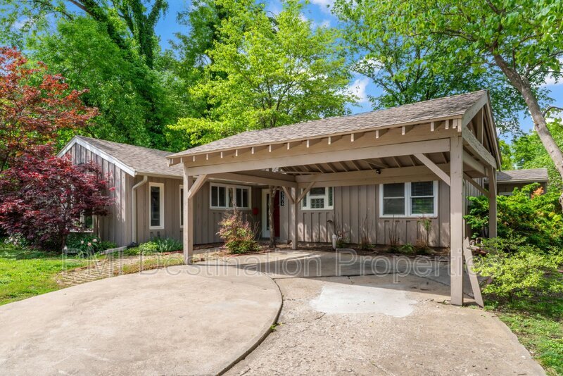 3206 W 79th St in Prairie Village, KS - Building Photo