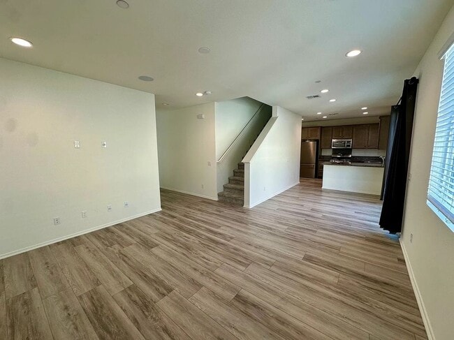 1998 Tangelo Way in Santa Paula, CA - Building Photo - Building Photo
