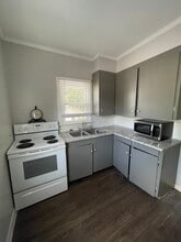 411 W Taft St, Unit Apt. D in Lafayette, LA - Foto de edificio - Building Photo