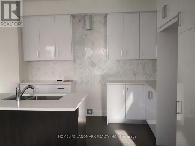 7 Moonseed Ln in Richmond Hill, ON - Building Photo - Building Photo