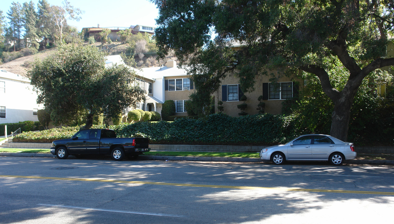 932 N Verdugo Rd in Glendale, CA - Foto de edificio