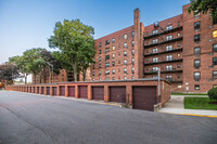 16125 Jewel Ave in Fresh Meadows, NY - Foto de edificio - Building Photo