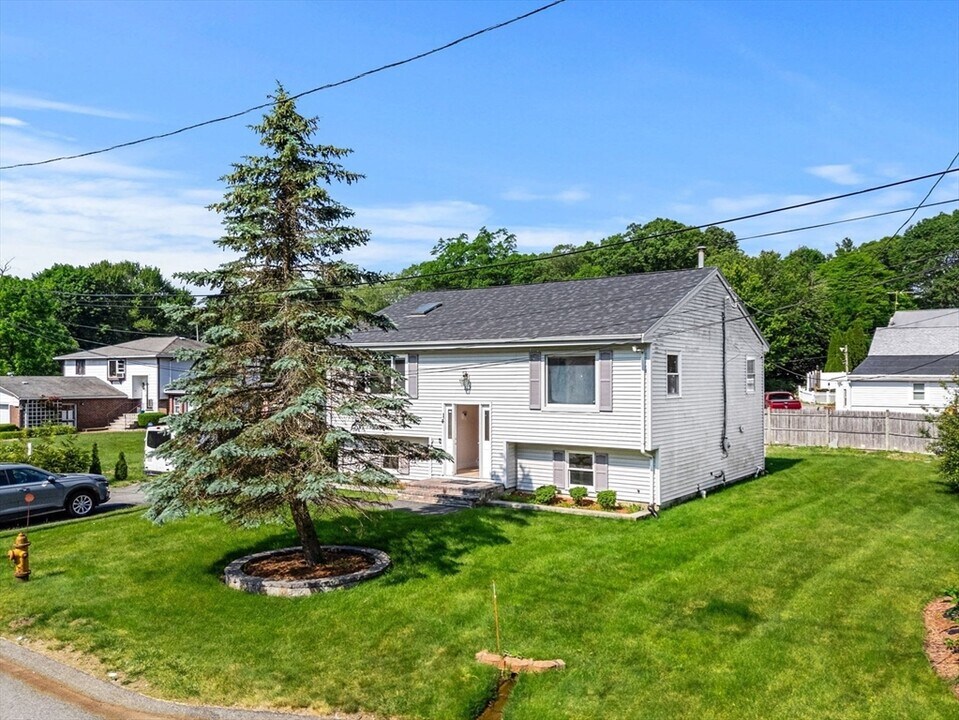 14 N Glenway Ave in Randolph, MA - Building Photo