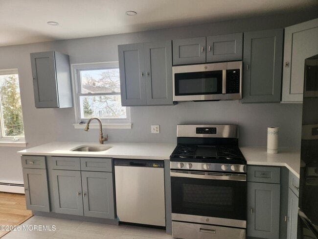 883 Roundtree Dr in Toms River, NJ - Building Photo - Building Photo