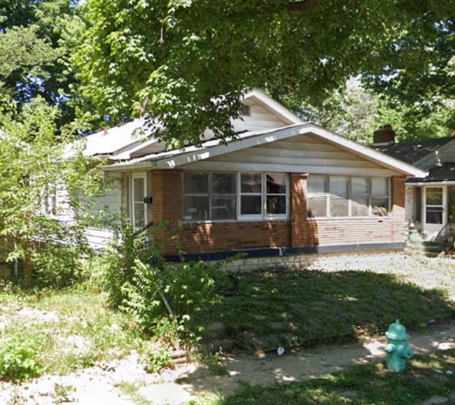 924 N Bradley Ave