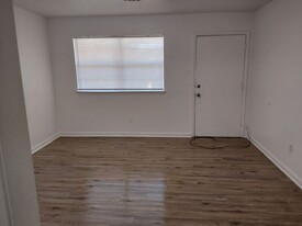 3608 Meadowlark Dr in Gulfport, MS - Building Photo