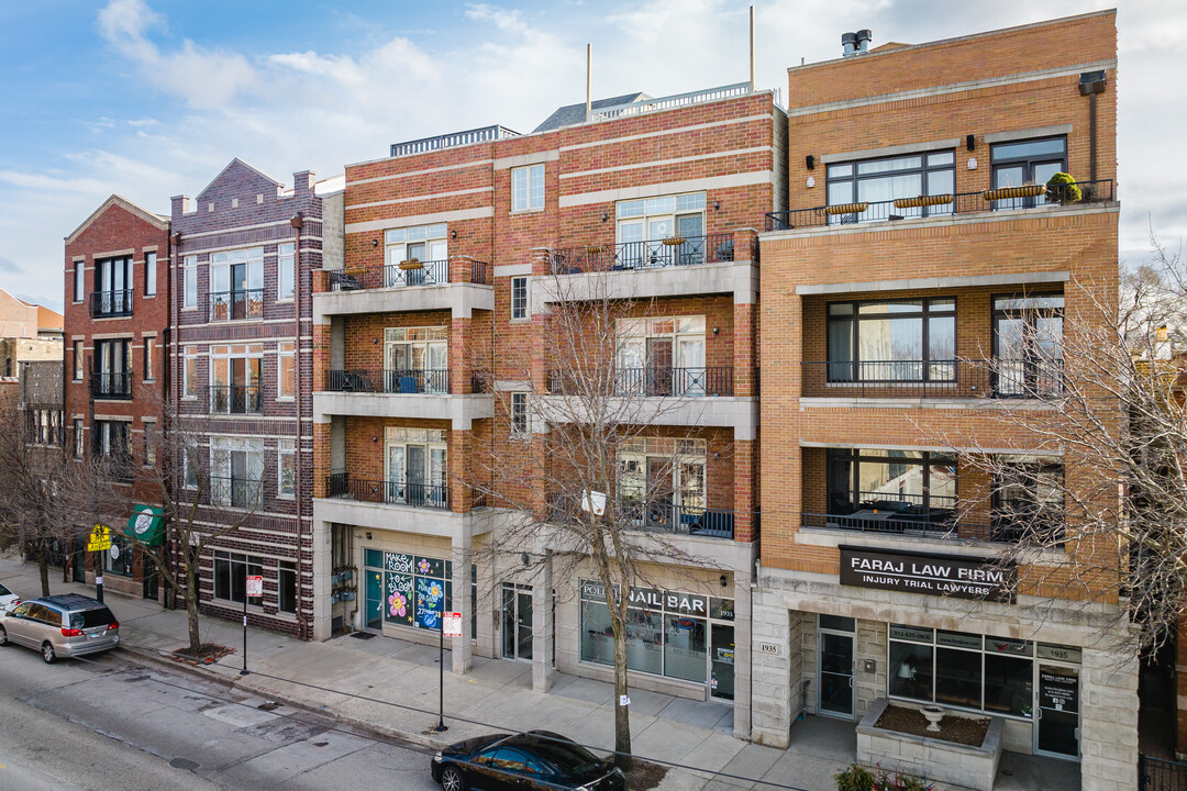 1931 W Belmont Ave in Chicago, IL - Building Photo