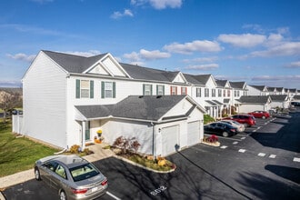 Brice Green Condominium in Canal Winchester, OH - Building Photo - Primary Photo