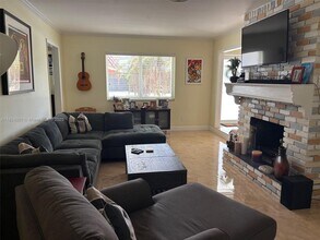 16195 SW 78th Ave in Palmetto Bay, FL - Building Photo - Building Photo