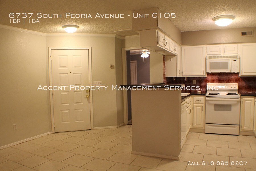 6737 S Peoria Ave-Unit -Unit C105 in Tulsa, OK - Building Photo