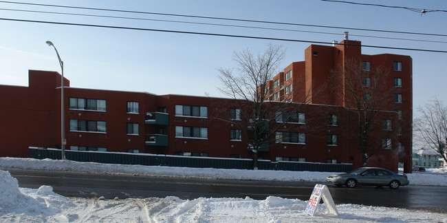 Madison Plaza Apartments in Rome, NY - Building Photo - Building Photo