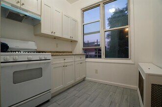 54-10 Nurge Ave in Queens, NY - Building Photo - Building Photo