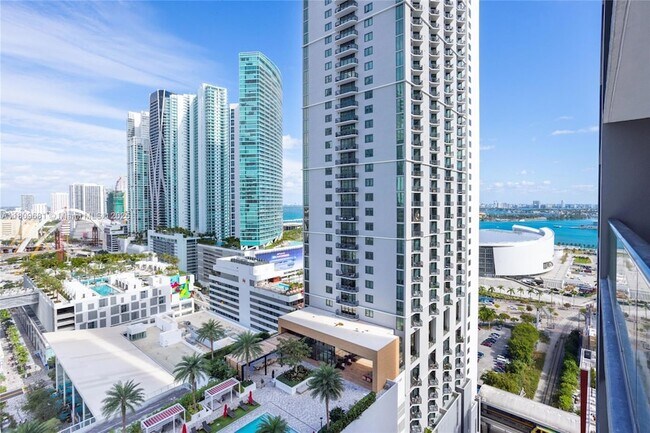 601 NE 1st Ave, Unit 2002 in Miami, FL - Building Photo - Building Photo