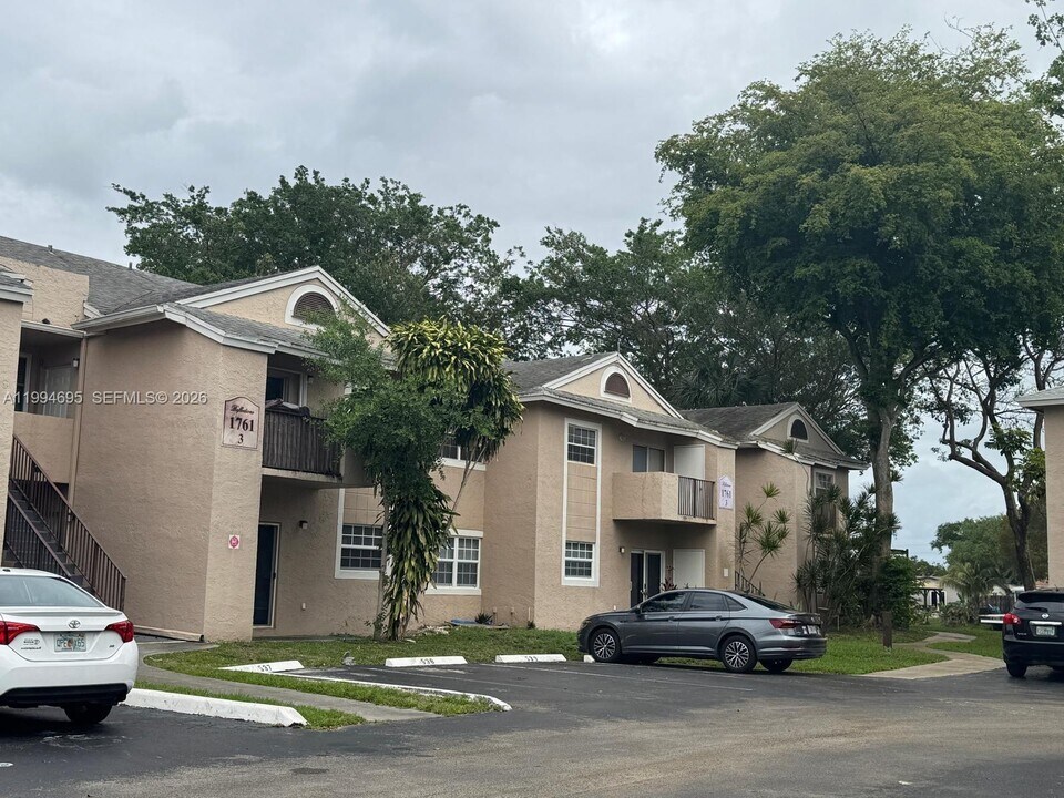 1761 NW 96th Terrace in Pembroke Pines, FL - Building Photo