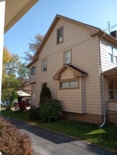 385 Oak Knoll Ave SE in Warren, OH - Building Photo - Building Photo