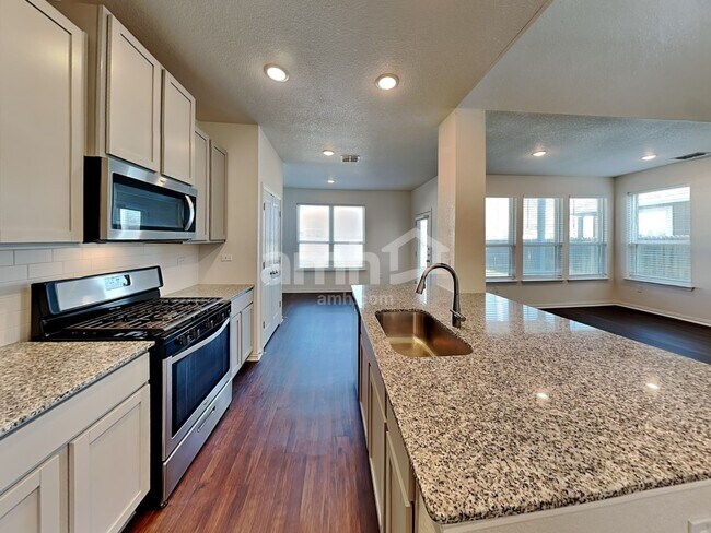 2713 Brogan Crk in Canyon Lake, TX - Building Photo - Building Photo