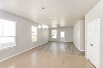 7811 Paraiso Crest in Boerne, TX - Foto de edificio - Building Photo