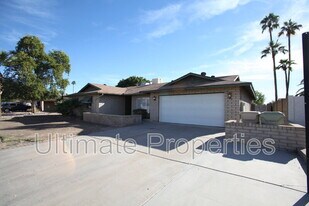 5325 W Golden Ln in Glendale, AZ - Building Photo