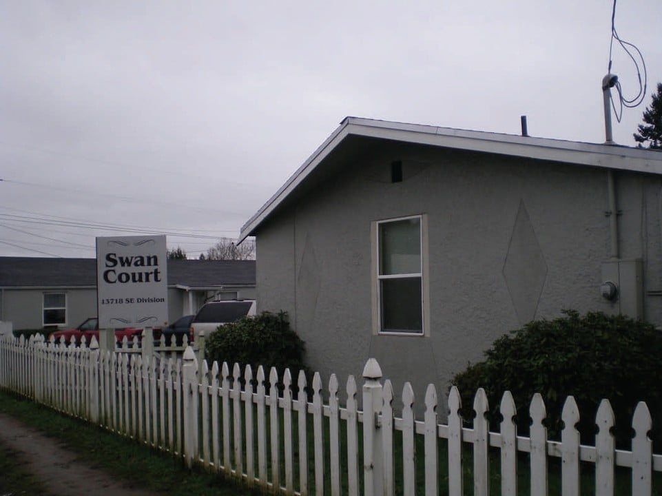 Swan Court Apartments in Portland, OR - Foto de edificio