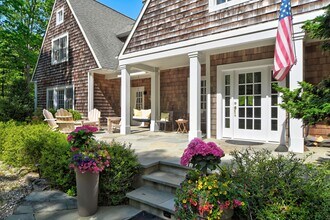 83 Main St in East Hampton, NY - Building Photo - Building Photo