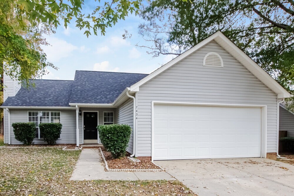 7434 Crestside Ln in Charlotte, NC - Building Photo