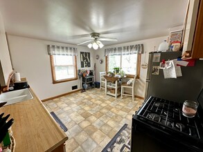 3389 S Whitnall Ave-Unit -3391 in Milwaukee, WI - Building Photo - Building Photo