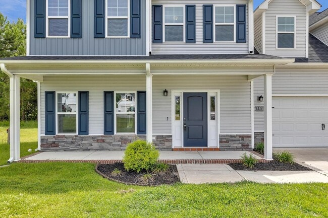 211 Purple Martin Dr in Hubert, NC - Building Photo - Building Photo