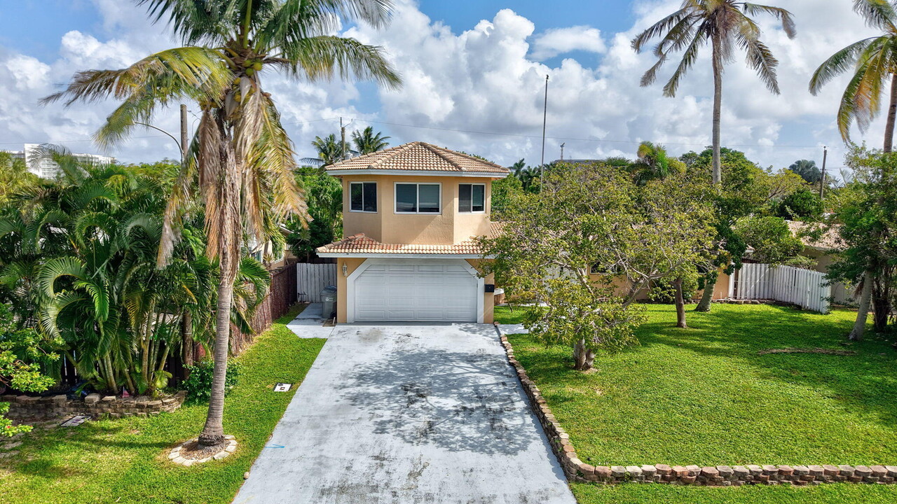 1300 NE 26th Ave in Pompano Beach, FL - Foto de edificio