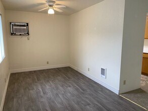 214-214 Sunny Ln in Sutherlin, OR - Building Photo - Building Photo