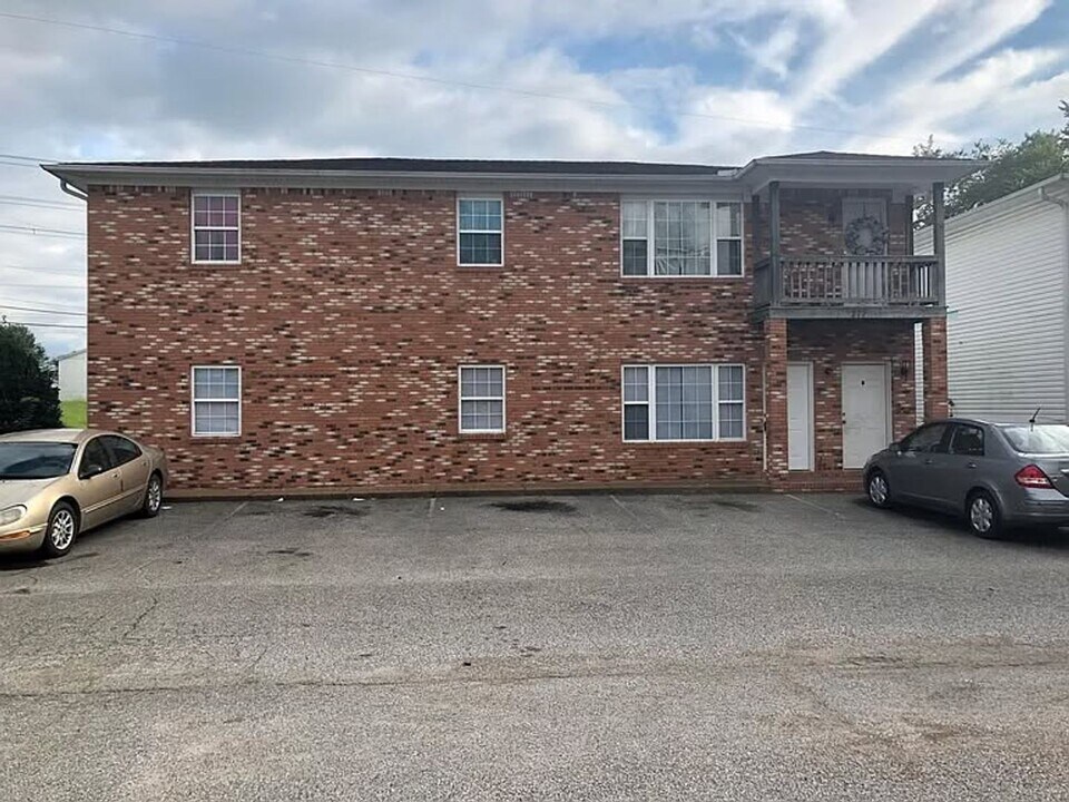 277 Foxworth Dr in Jackson, TN - Foto de edificio