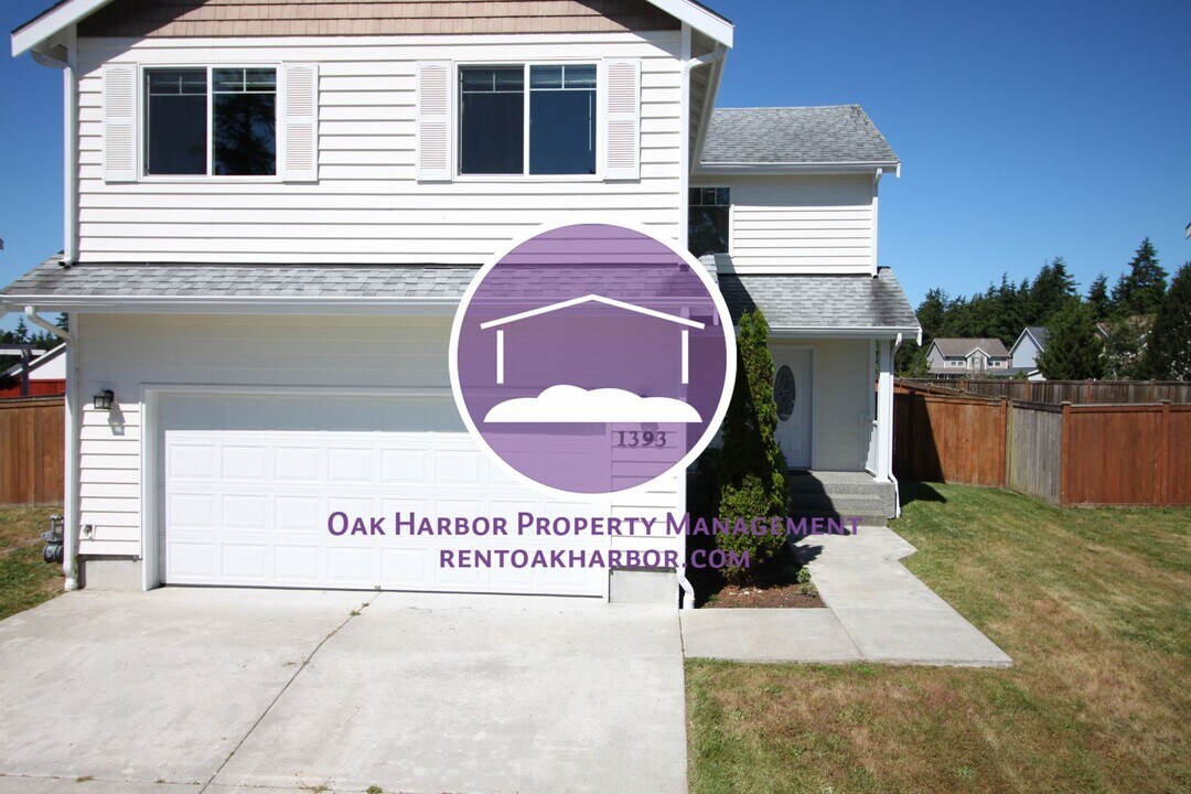 1393 Kathleen Dr in Oak Harbor, WA - Building Photo