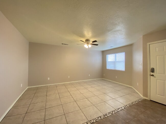 537 Tulip Rd SE in Rio Rancho, NM - Building Photo - Building Photo