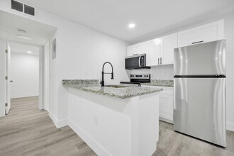 1015 NE 17th Ave in Fort Lauderdale, FL - Building Photo - Building Photo