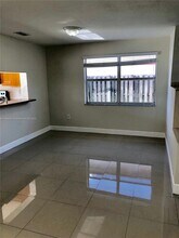 1010 SW 99th Ave in Pembroke Pines, FL - Building Photo - Building Photo