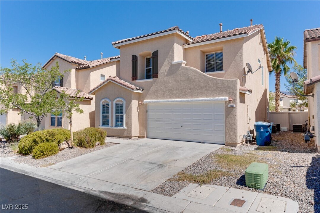 11032 African Sunset St in Henderson, NV - Foto de edificio