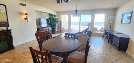 2901 S Atlantic Ave in Daytona Beach, FL - Foto de edificio - Building Photo