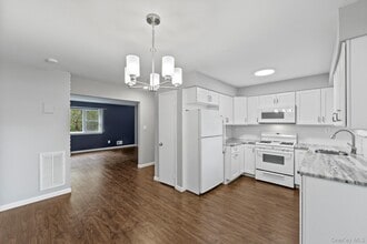 106 Yorkshire Dr in Suffern, NY - Building Photo - Building Photo