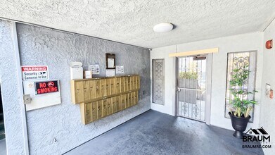 11007 Hartsook St in Los Angeles, CA - Building Photo - Building Photo