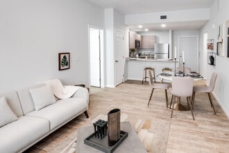 Sandlake Palazzo in Orlando, FL - Building Photo - Interior Photo